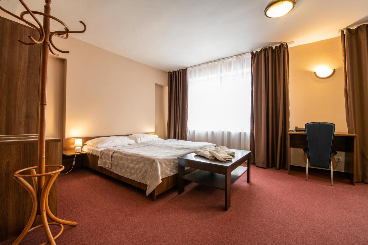 Grand Hotel Rooms Spisske Tomasovce Exterior photo