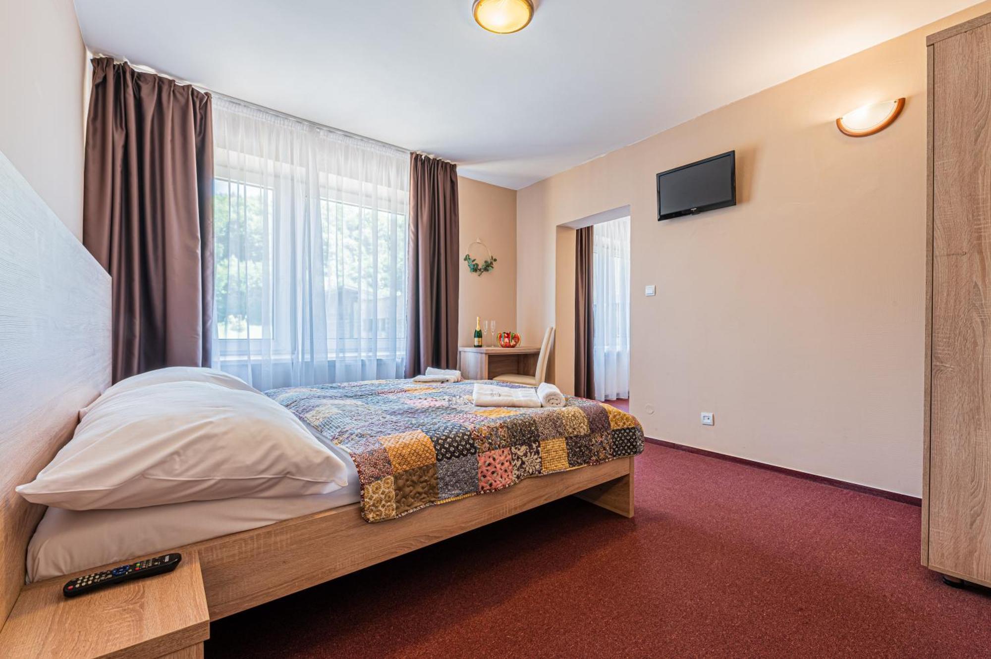 Grand Hotel Rooms Spisske Tomasovce Exterior photo