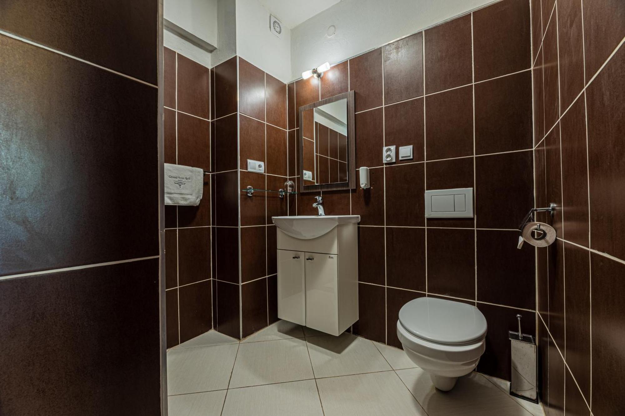 Grand Hotel Rooms Spisske Tomasovce Exterior photo